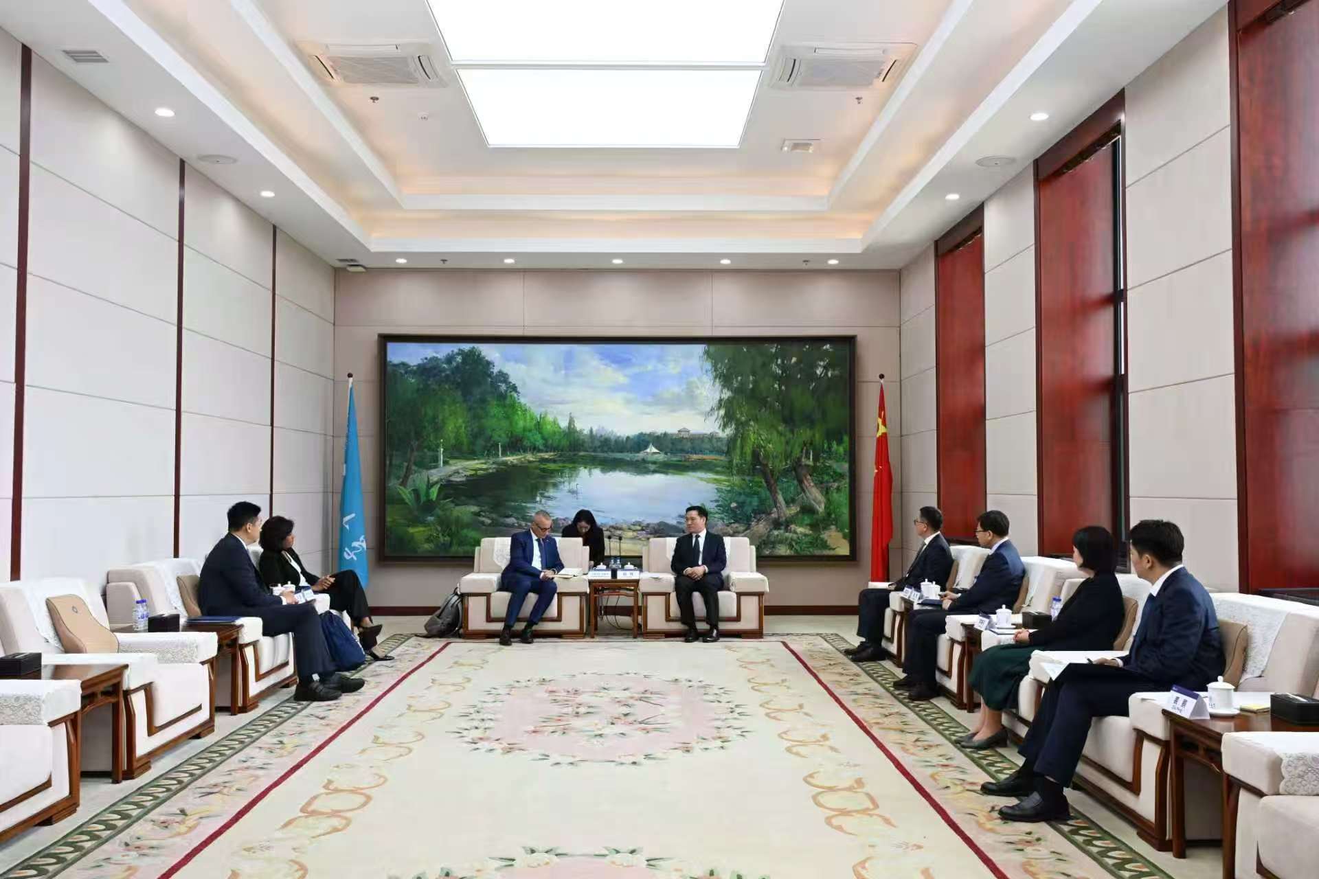 https://news.jlu.edu.cn/__local/8/73/F8/48930862B4DA78218FB9A2BF11F_D96528FF_2C665.jpg https://news.jlu.edu.cn/__local/8/73/F8/48930862B4DA78218FB9A2BF11F_D96528FF_2C665.jpg
