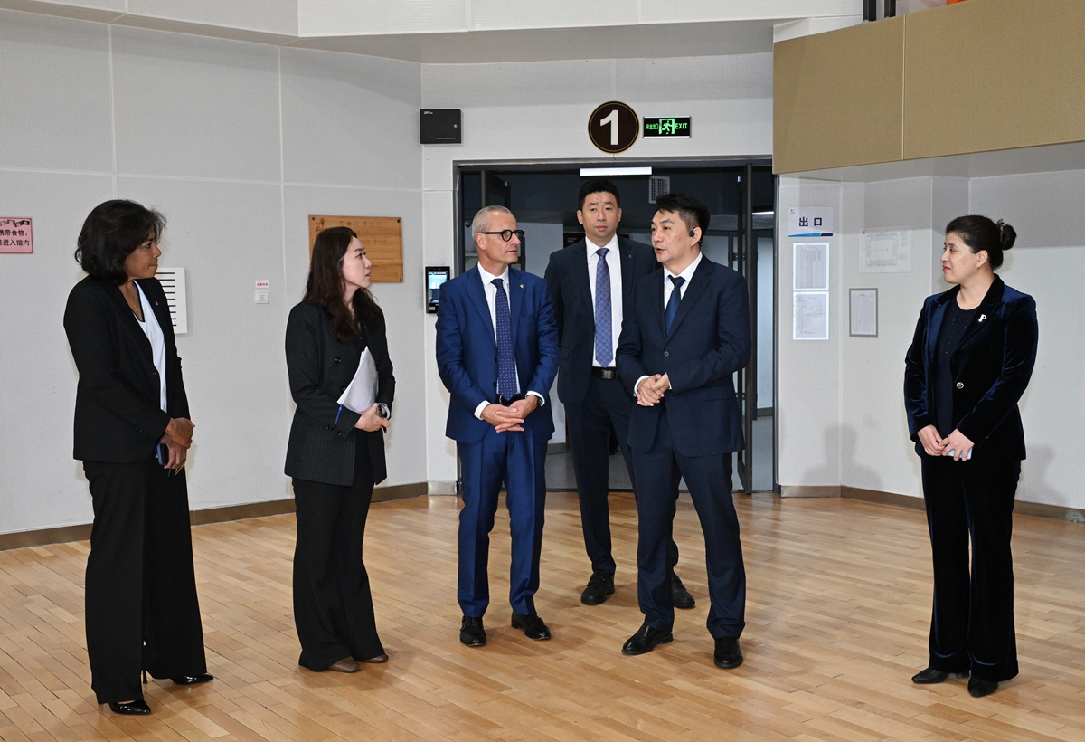 https://news.jlu.edu.cn/__local/B/ED/07/60B4D25D04934CB2D7F50A98490_62FCA9C1_9FF4F.jpg https://news.jlu.edu.cn/__local/B/ED/07/60B4D25D04934CB2D7F50A98490_62FCA9C1_9FF4F.jpg